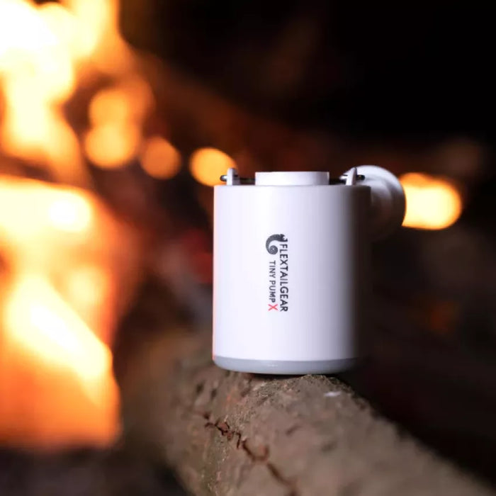 (現貨|全港免運) Flextailgear - 二合一迷你便攜電動抽充氣泵 (連露營燈) 旅行出外收納好幫手